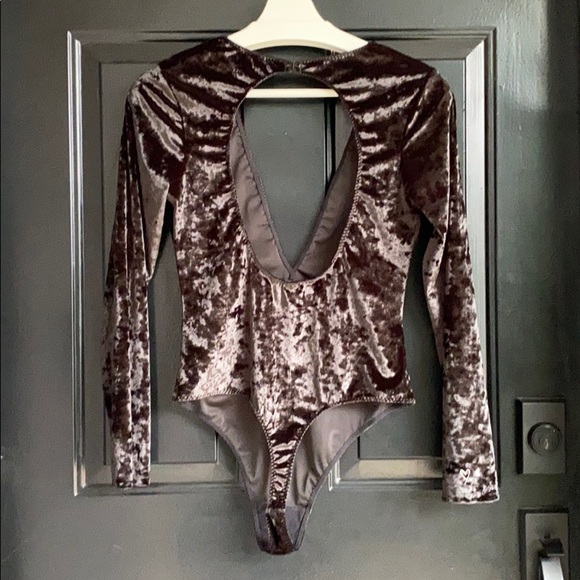 VS NWOT Scandalous velvet thong bodysuit - Picture 9 of 9